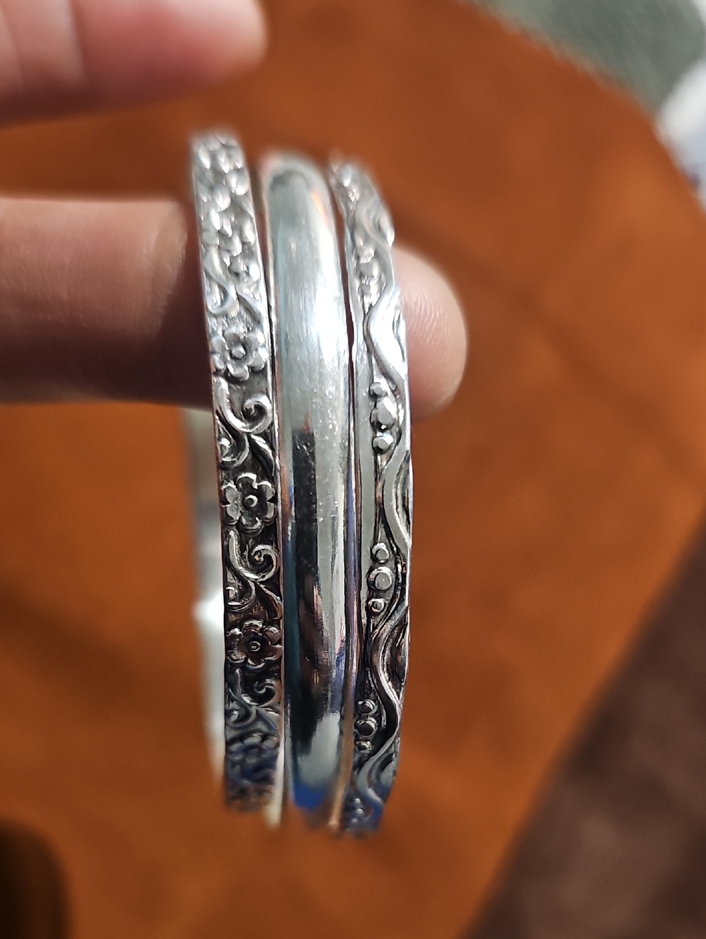 925 Sterling Silver Floral and Polished Bangles Set Of Three Ladies Size 8 - Picture 9 of 10